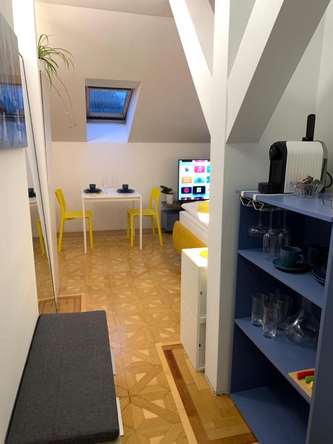 Small But Charming-Yellow Appartement Baden Luaran gambar