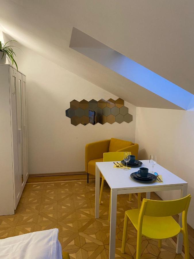 Small But Charming-Yellow Appartement Baden Luaran gambar