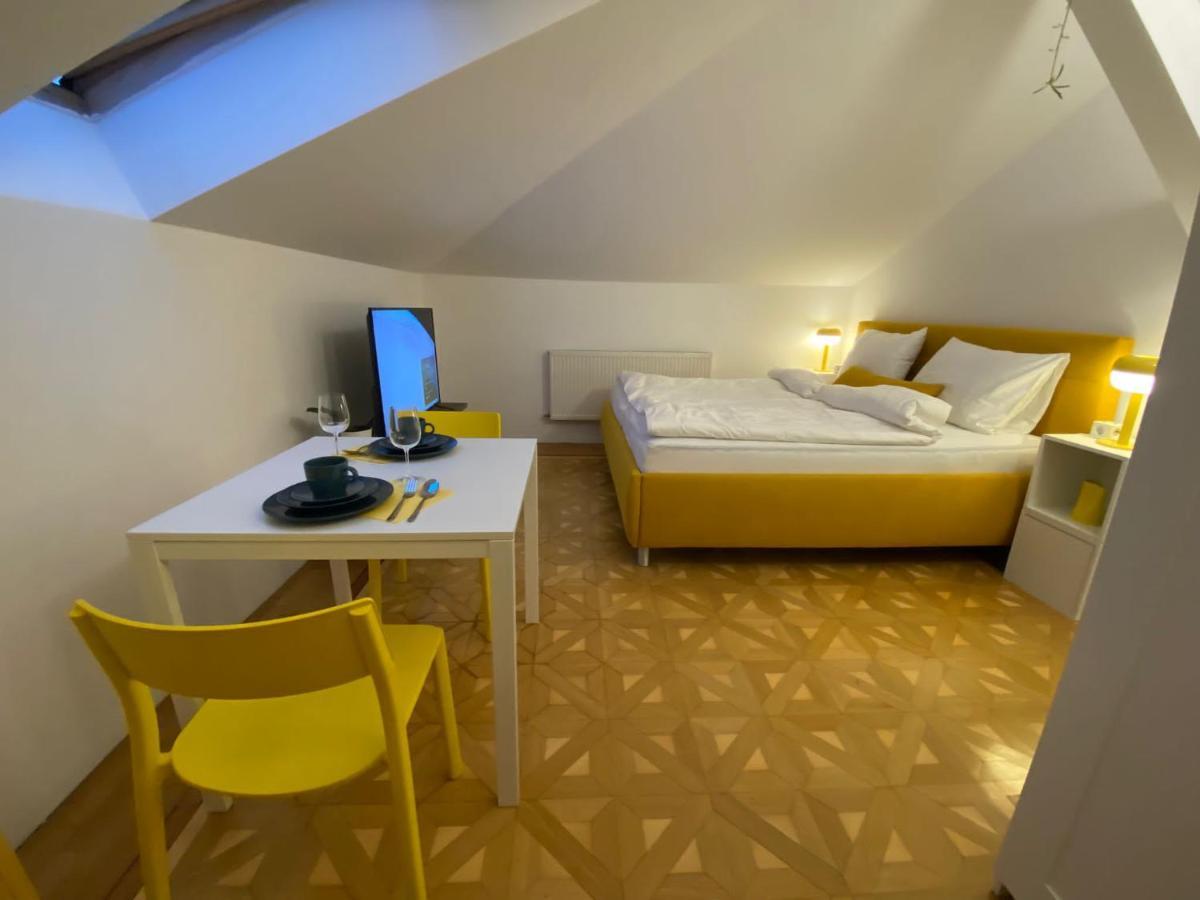 Small But Charming-Yellow Appartement Baden Luaran gambar