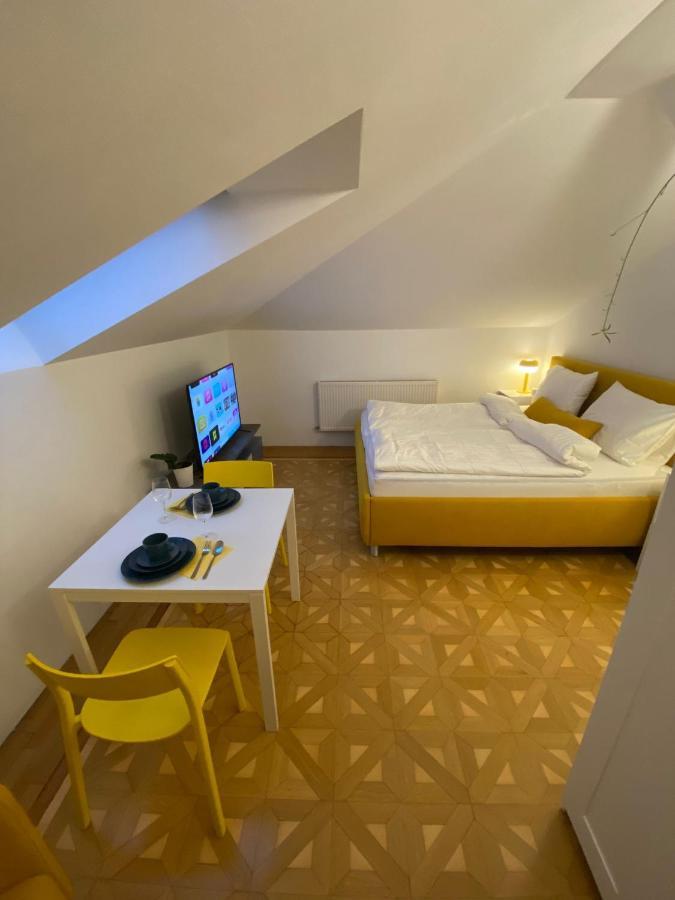 Small But Charming-Yellow Appartement Baden Luaran gambar