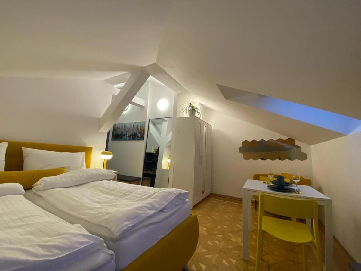 Small But Charming-Yellow Appartement Baden Luaran gambar