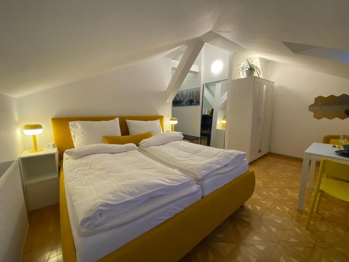 Small But Charming-Yellow Appartement Baden Luaran gambar