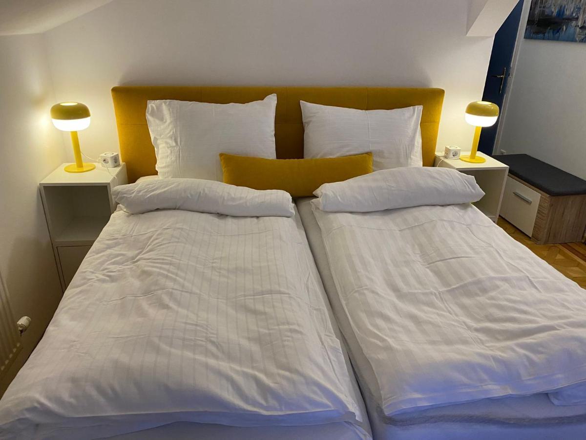 Small But Charming-Yellow Appartement Baden Luaran gambar